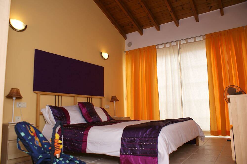 3 chambres, 2 salles de bain - très bien situé et vues - bain à remous, barbecue, wifi, Sky, Xbox in Caleta de Fuste, Antigua