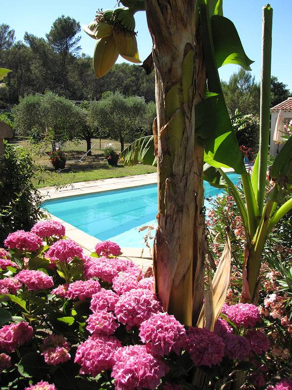 Cottage pour 2 personnes, avec jardin et piscine à Belcodène