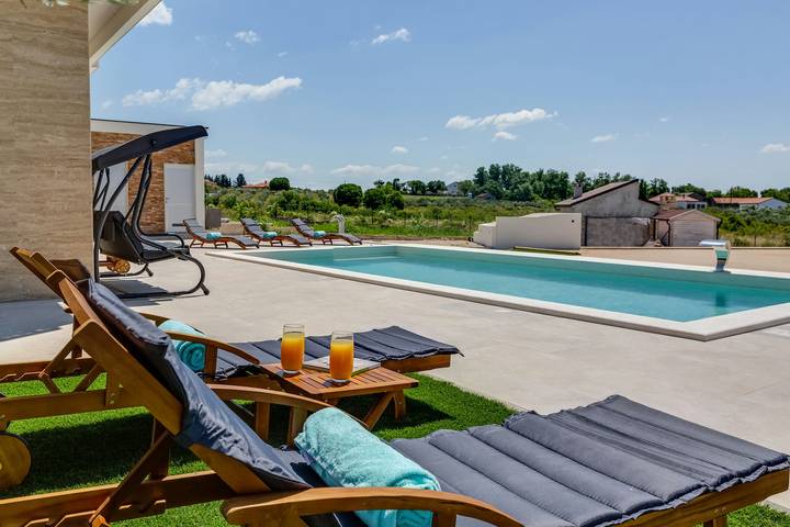 Villa pour 8 personnes, avec Balcon ainsi que Terrasse et Jardin à Nin - 4