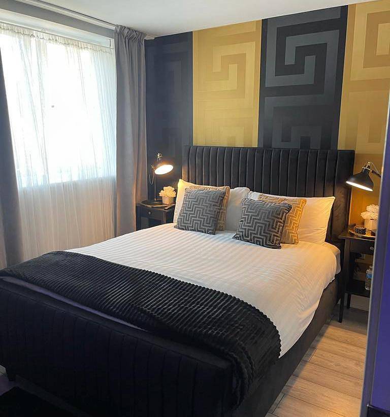 Ganze Ferienwohnung, 1 Bed Penthouse - Hot Tub - Roof Terrace - Parking in Birmingham, Birmingham und Umgebung