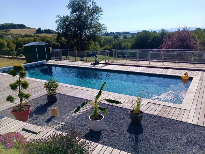 Gîte pour 2 personnes, avec vue ainsi que piscine et jardin à Saint-Martin-d'Août