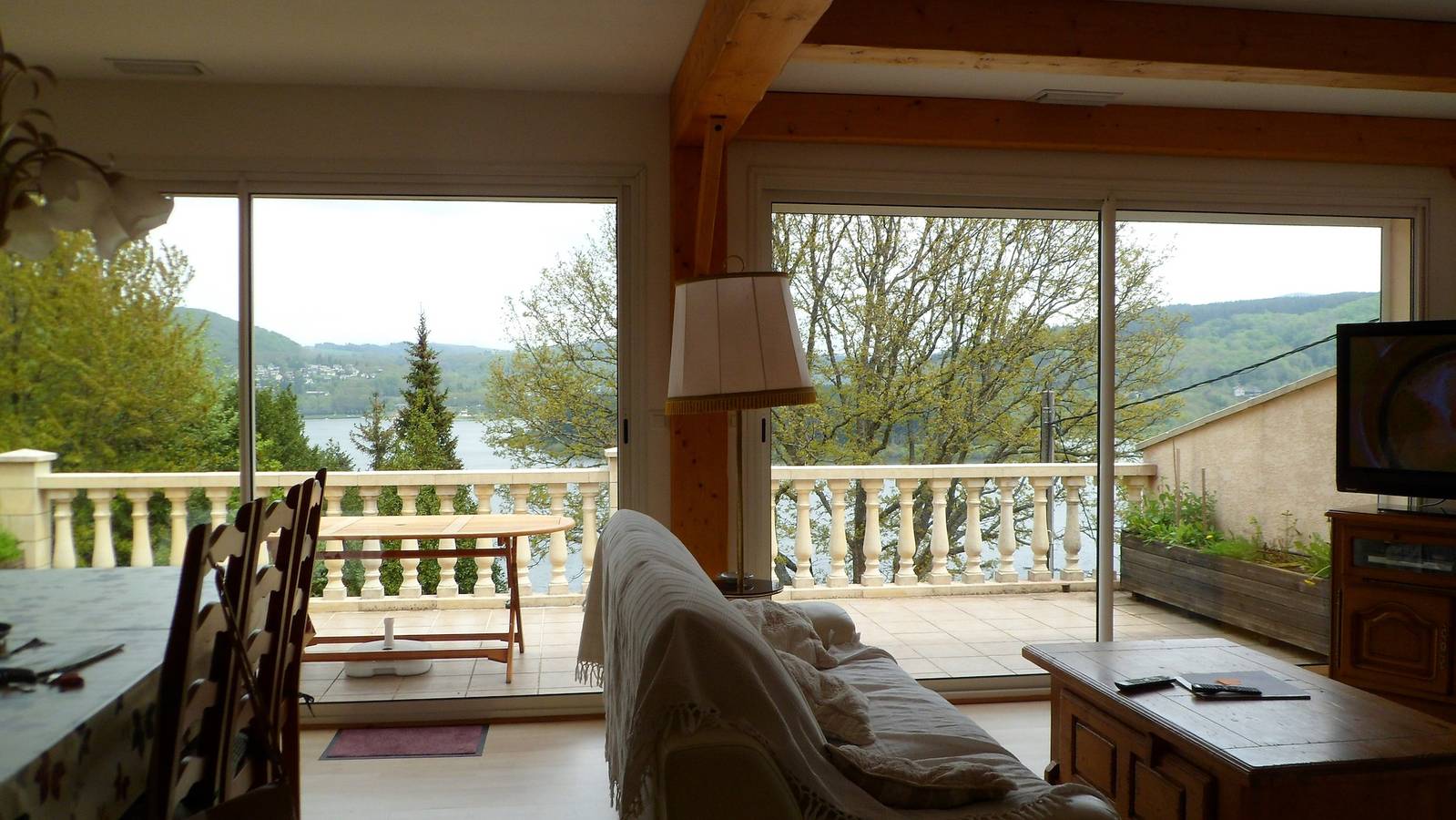 Casa acogedora en Nages con vistas al lago y a la montaña in Lago de Laouzas, Nages