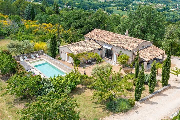 Villa für 8 Personen, mit Terrasse und Garten, mit Haustier in Apt