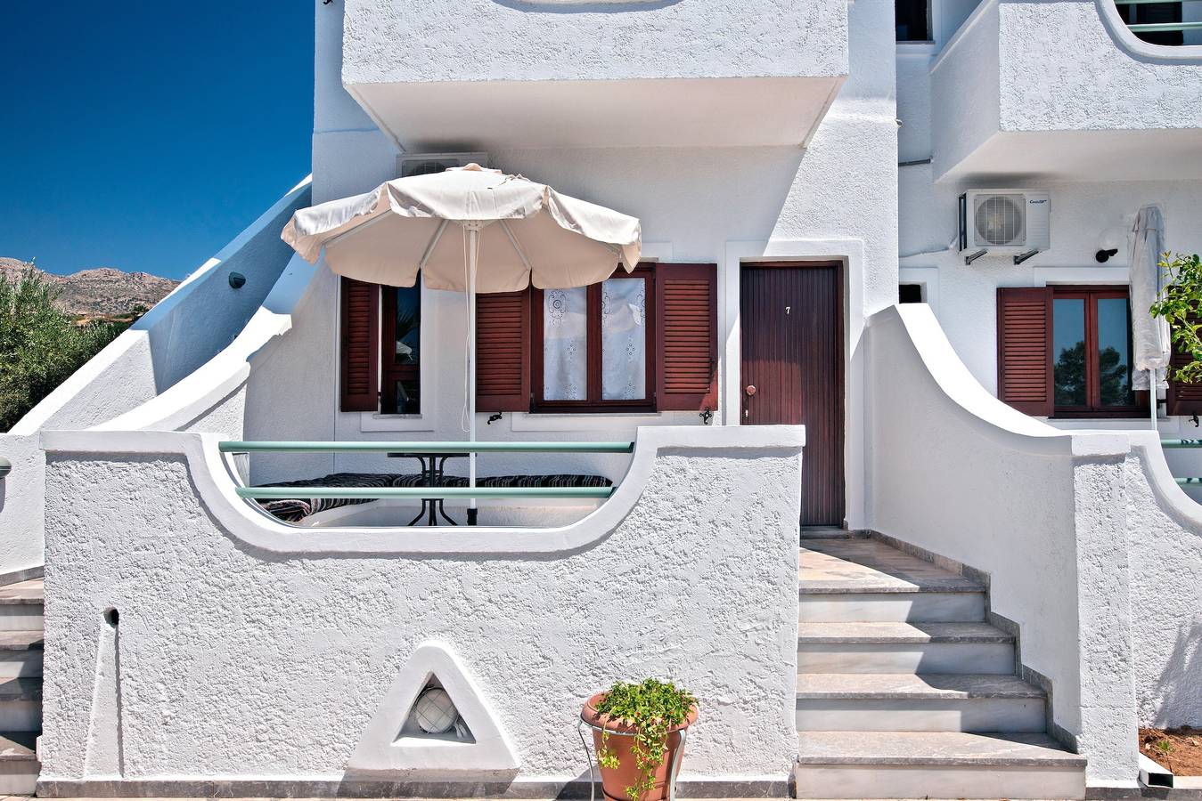 Ferienwohnung in einem Hotel 'mit Gartenblick-Creta' mit Bergblick, Wlan und Klimaanlage in Ferma, Lasithi