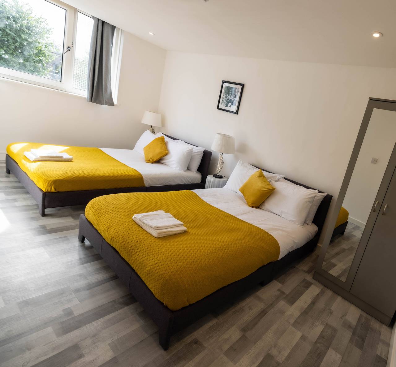 Entire holiday apartment, 3Bed Apt -City-8Guests-Freeparking-Fastwifi in Lewisham, London