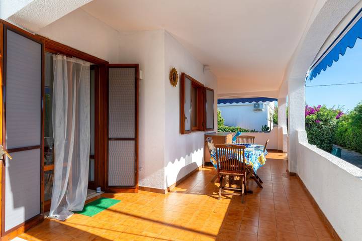 Villa 'Ingrosso' with Sea View, Wi-Fi and Air Conditioning in Leporano, Gulf of Taranto