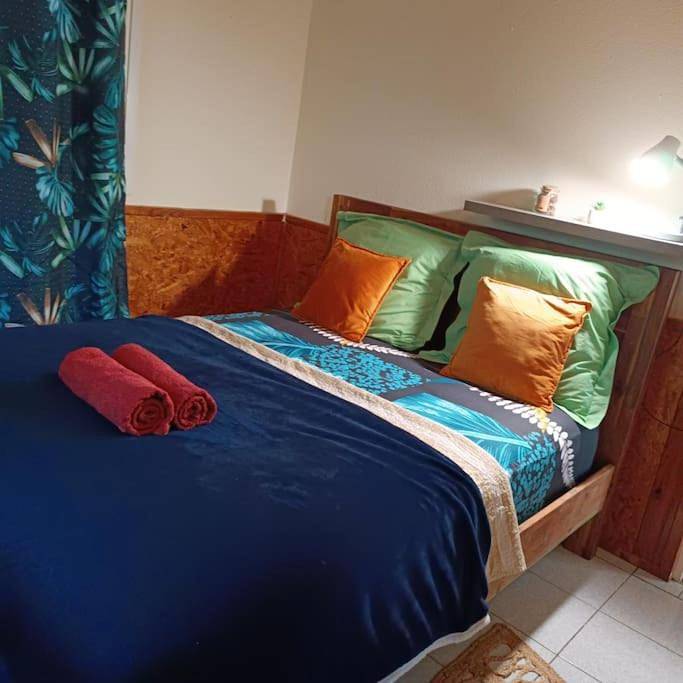 Appartement de vacances pour 2 personnes, avec jardin et sauna ainsi que vue et piscine