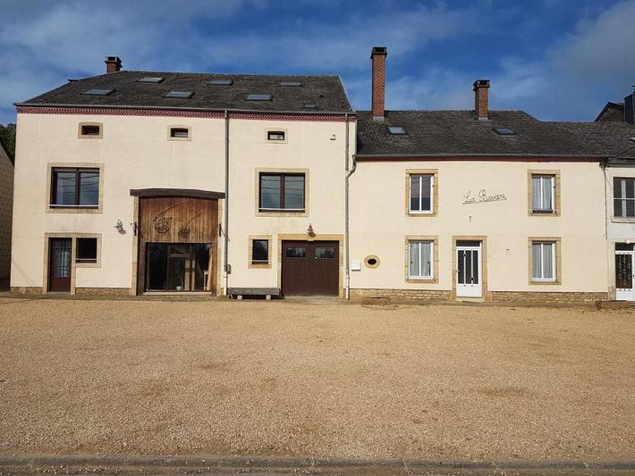 Location de vacances pour 50 personnes, avec jardin et vue, animaux acceptés à Chassepierre