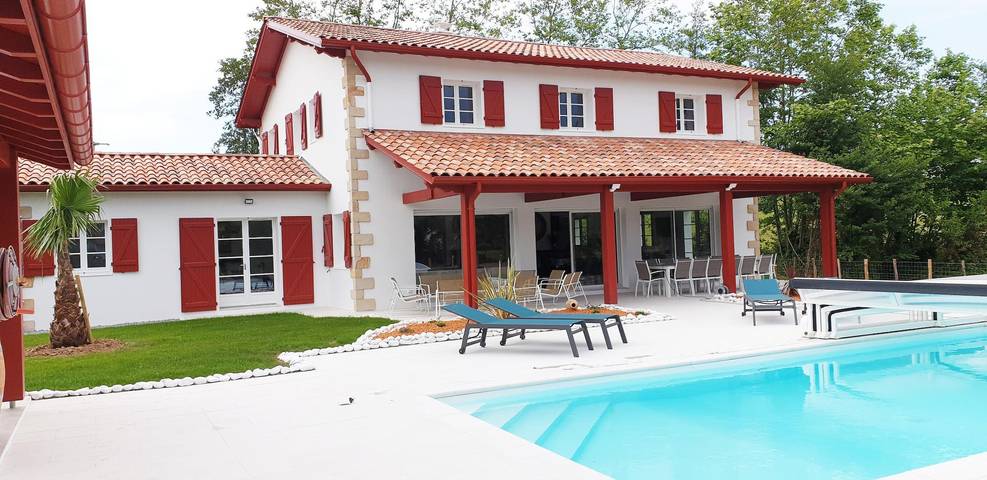 Gîte pour 14 personnes, avec jardin ainsi que piscine et terrasse à Sare - 2