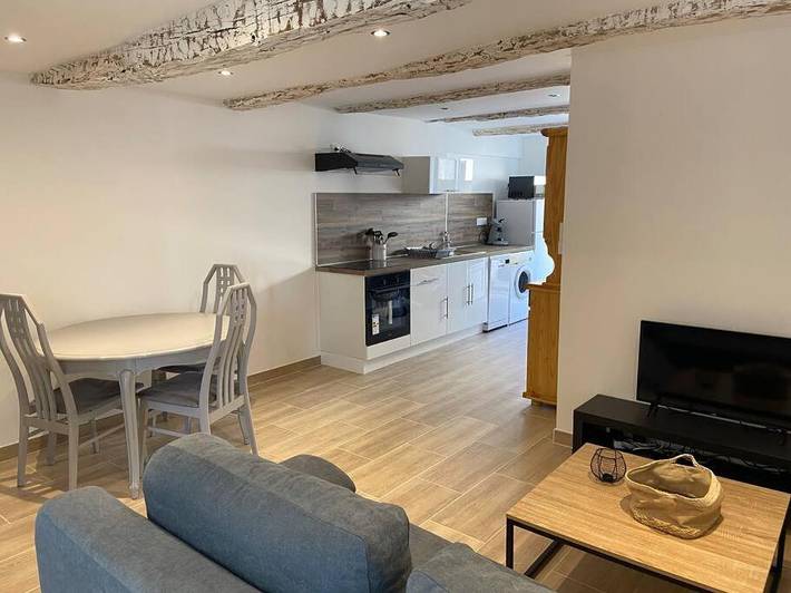 Gîte pour 4 personnes, avec terrasse dans Office De Tourisme De Greoux Les Bains