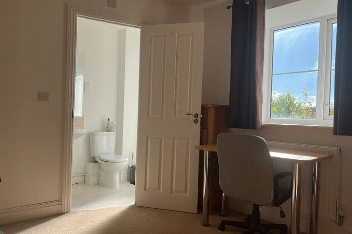 Apartment for 11 people, with garden, with pets in Basingstoke