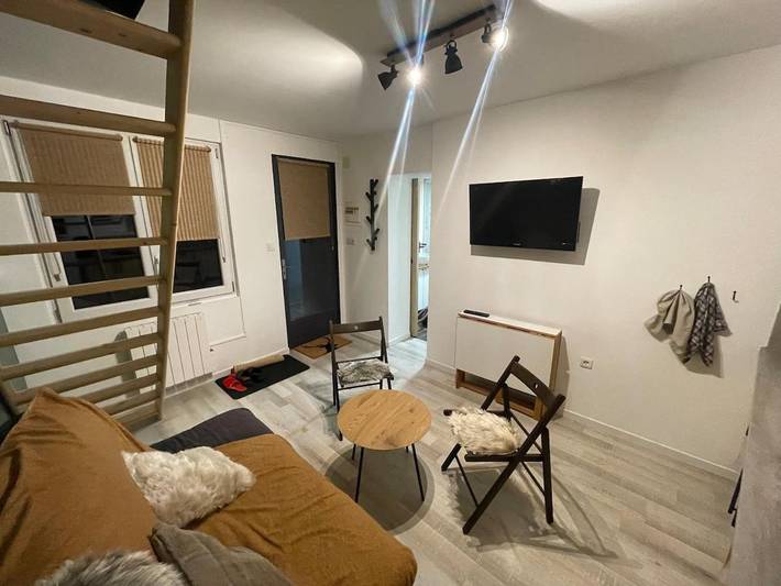 Location de vacances pour 4 personnes, avec vue et terrasse ainsi que piscine et jardin, animaux acceptés à Vacheresse - 3