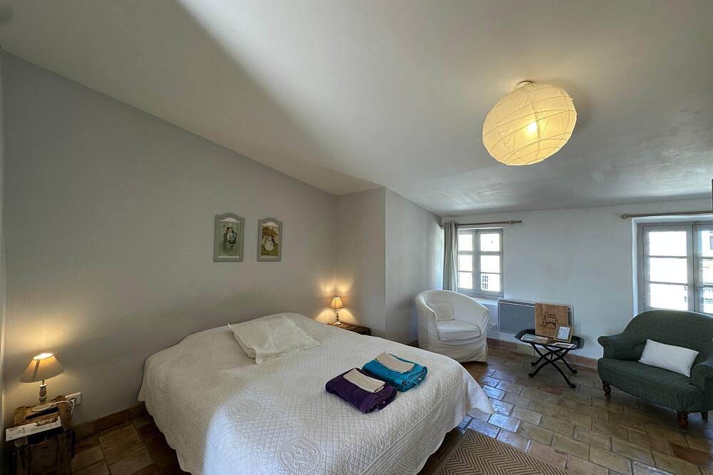 Apartamento entero, East Studio – Château Barbebelle Wine Estate Provence in Rognes, Region de Aix-en-Provence