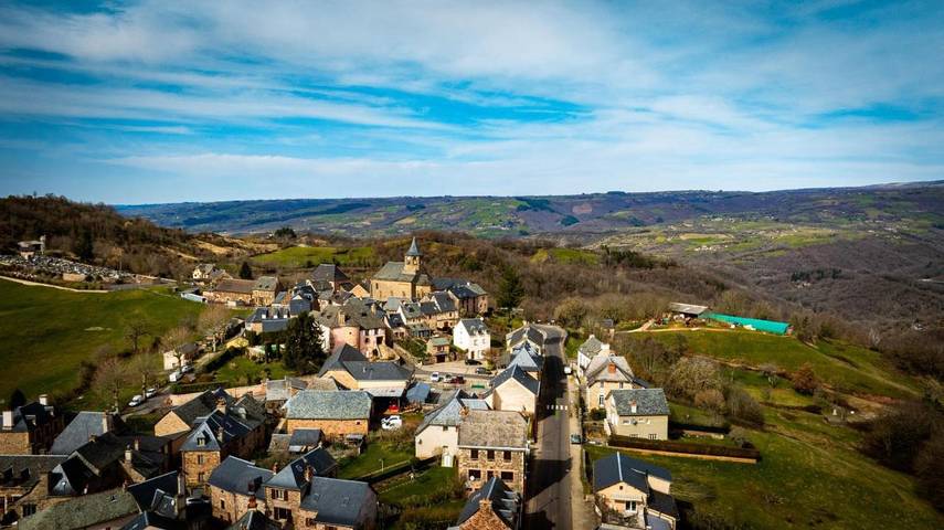 Hôtel pour 2 personnes, avec jardin ainsi que terrasse et vue, animaux acceptés à Lassouts