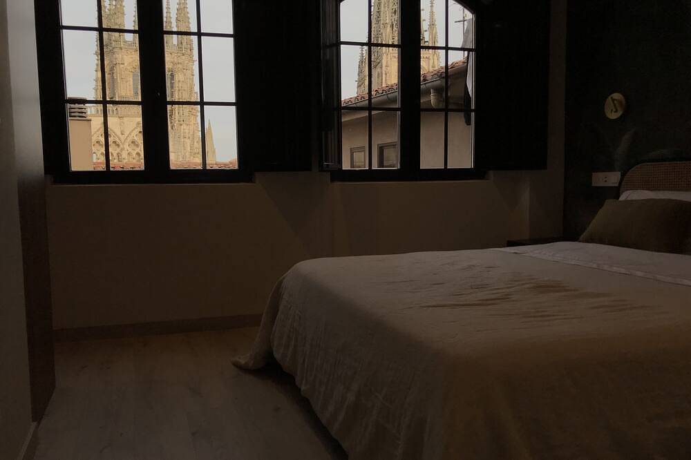 Entire apartment, Luxury apartment with cathedral views in Burgos, Burgos Province