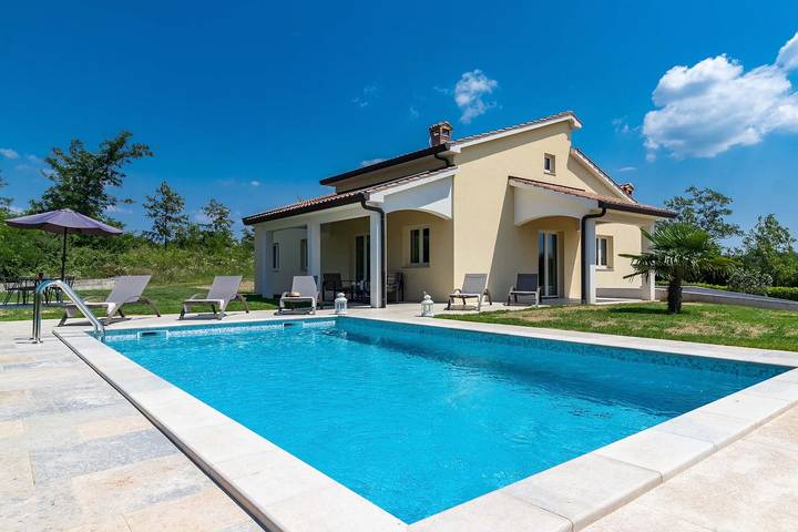 Ferienhaus für 7 Personen, mit Garten und Pool, mit Haustier