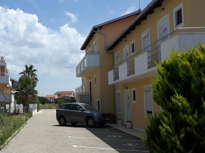 Ferienwohnung für 4 Personen, mit Terrasse und Pool sowie Garten in Zadar - 2