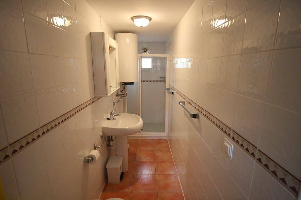 Romslig sommer hus med 3 soverom; 6 senger, privat basseng, wifi, sjø og fjell utsikt in El Captivador, Albir