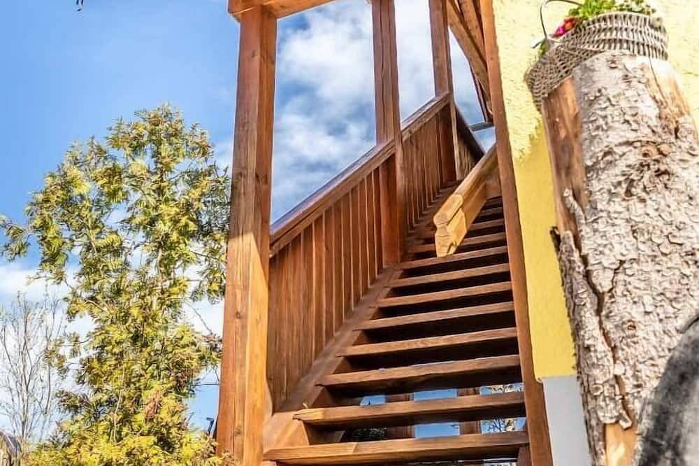 Ganze Wohnung, 4-Sterne Ferienwohnung Abendrot (75 m2) mit kleinem Balkon und Liegewiese mit Freisitz in Burglengenfeld, Ostbayern