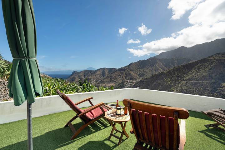 Holiday Home "Casa Tajaraste 1" with Sea & Mountain Views, Private Terraces, Wi-Fi in El Tabaibal, Hermigua