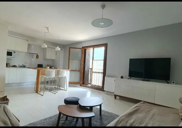 Apartamento de vacaciones para 6 personas, con balcón además de vistas y vistas al lago - 1
