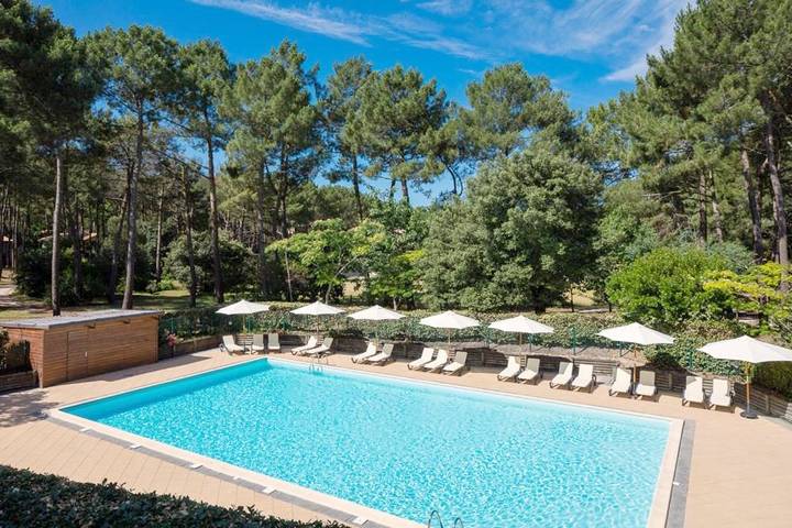 Hôtel pour 6 personnes, avec Terrasse et Jacuzzi ainsi que Jardin et Piscine
