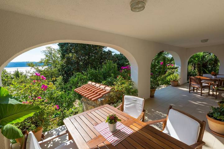 Ferienwohnung für 6 Personen, mit Terrasse und Garten, kinderfreundlich in Crikvenica