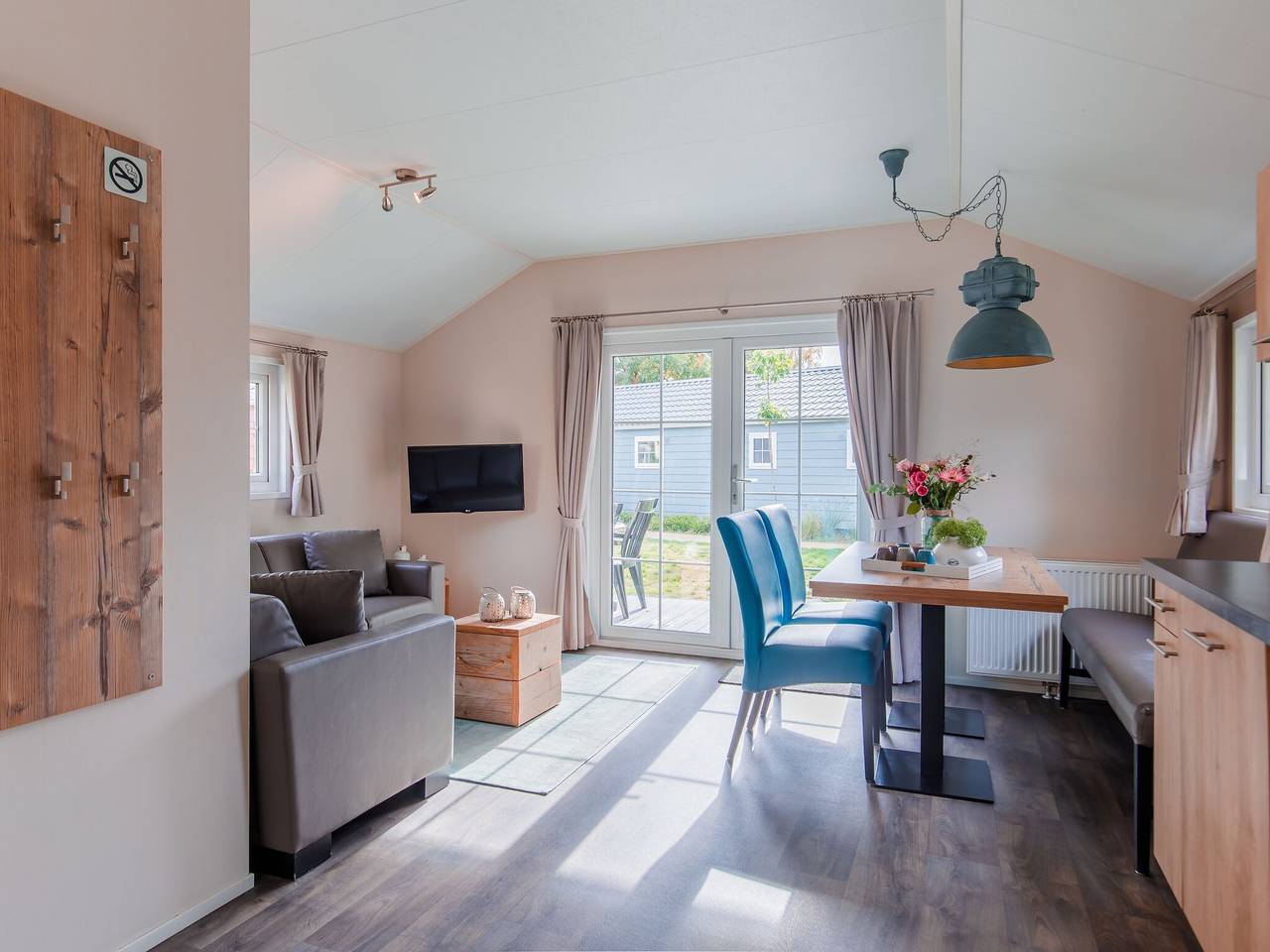 Covered Terrace Chalet at Leukermeer in Bergen (Limburg), De Maasduinen National Park