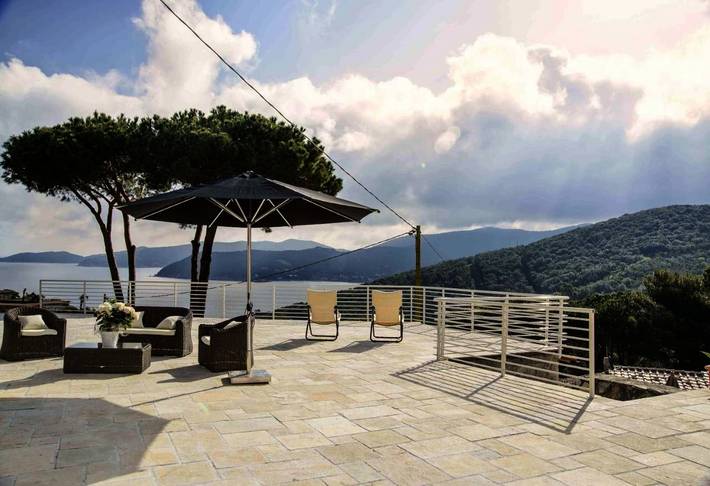 Ferienhaus für 8 Personen, mit Balkon und Terrasse sowie Garten und Ausblick