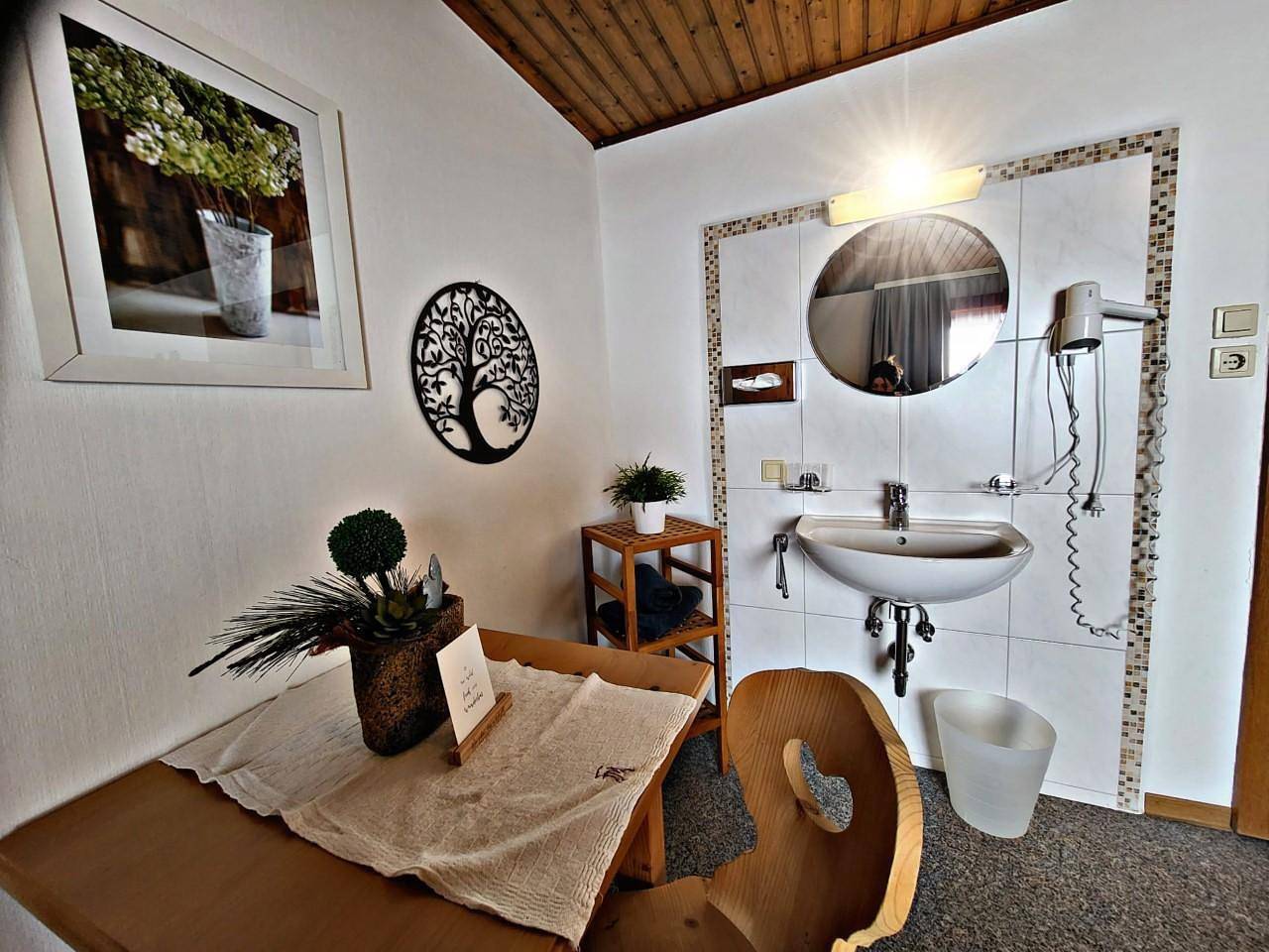 Geheel vakantieappartement, Ap. mit Küche, 5 Doppelz. mit je Du & Wc in Tux Alps, Finkenberg