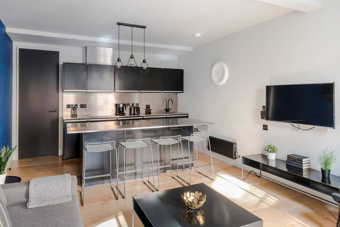 Ganze Wohnung, The Socialite - Covent Garden - by Frankie Says in Covent Garden, London