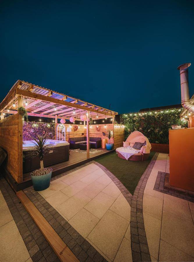 Holiday rental for 4 people, with Hot tub and Garden in Armagh