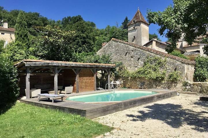 Location de vacances pour 8 personnes, avec jardin et piscine à Pontcirq