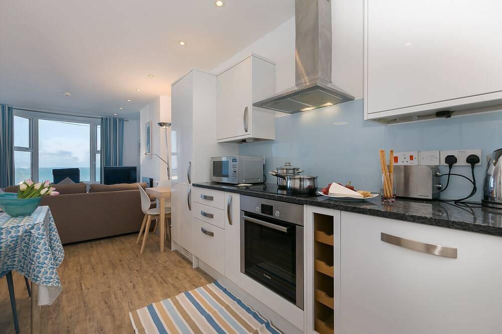 Entire apartment, SeaCrest 1, St Ives – Sleeps 6 – On-Site Parking – Sea Views in St. Ives, Cornwall