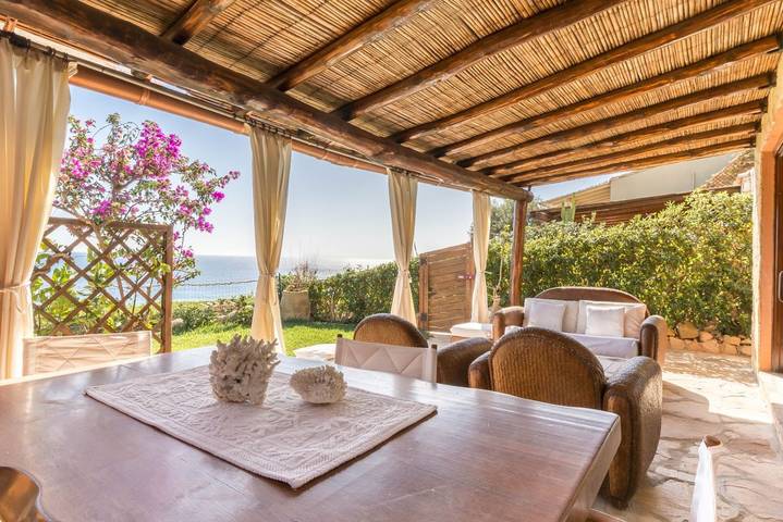 Luna Bay Home Retreat in Simius, Villasimius