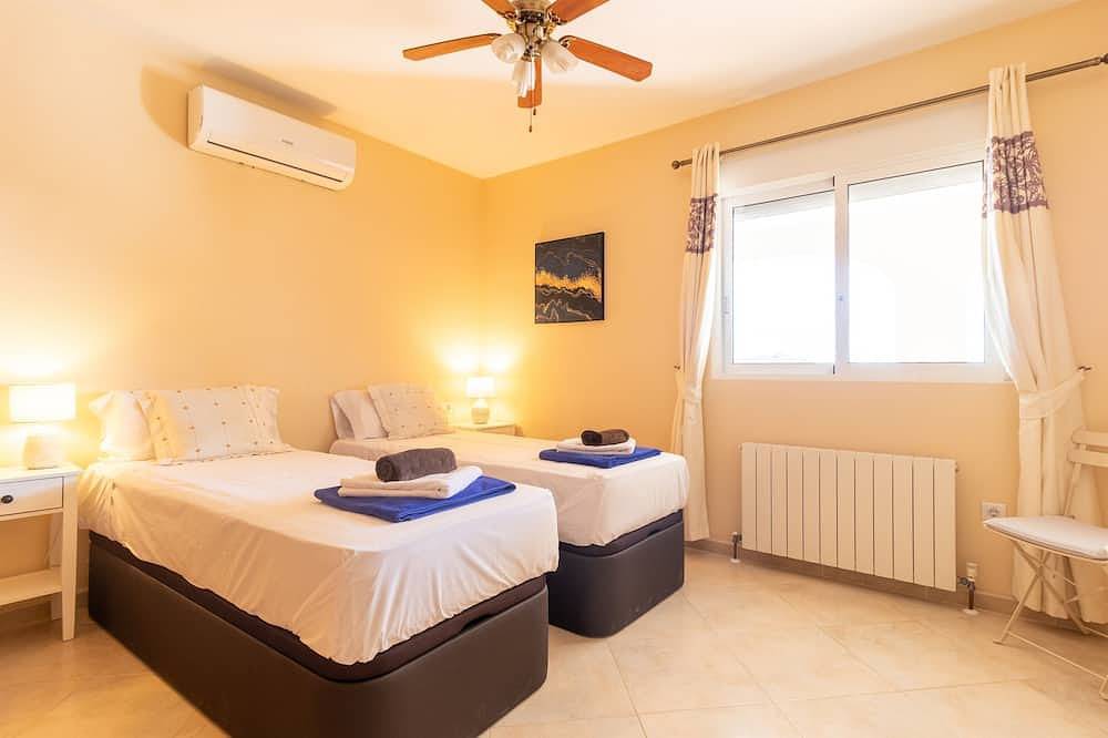 Casa Julia spacious villa with large private pool in Busot, Costa Blanca