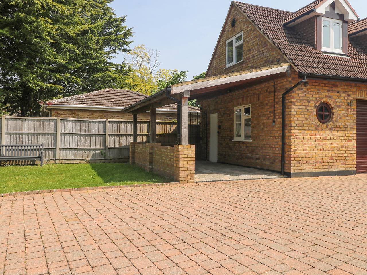 Thames Retreat in Berkshire