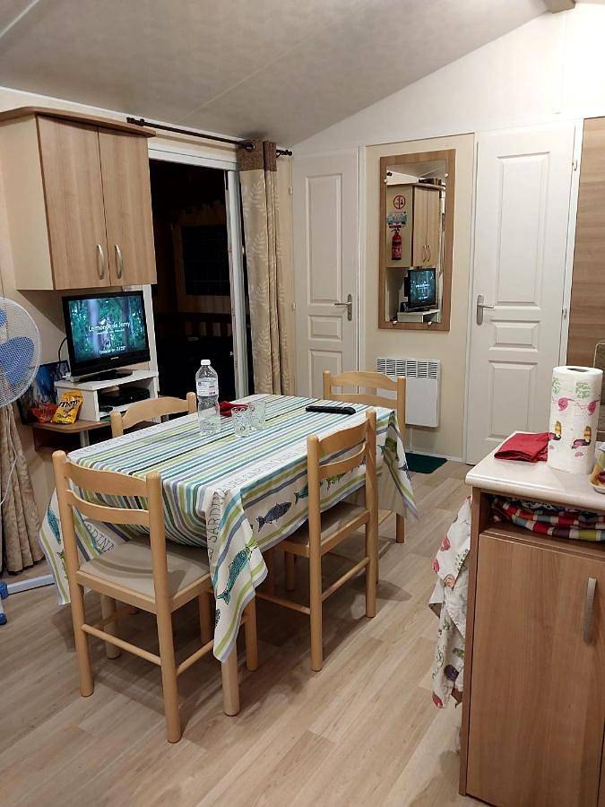 Camping pour 6 personnes, avec sauna ainsi que piscine et terrasse, animaux acceptés à Saint-Denis-d'Oléron - 2