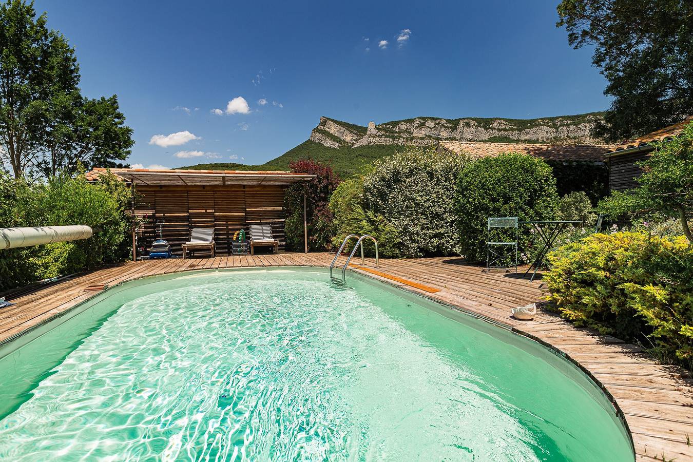 Gîte 'Du Chat Qui Pêche' : Vue Montagne, Piscine Privée, Wi-Fi in Saou, Région de Die
