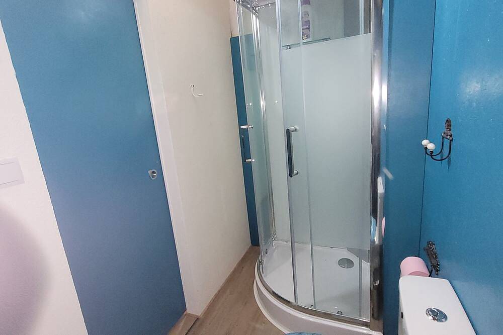 Small house with view of the Triouzoune lake - Neuvic - Haute Corrèze in Neuvic, Ussel region