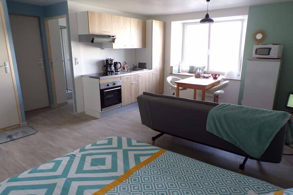 Entire apartment, Quiet studio with sea view in Binic, Côte de Goëlo