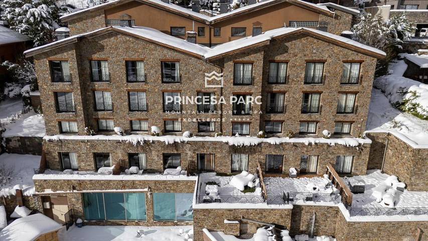 Hôtel pour 10 personnes, avec jardin et piscine dans Arinsal