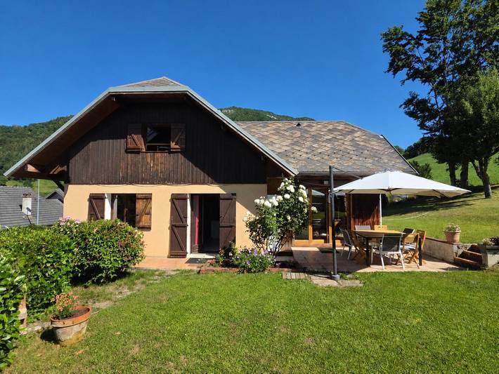 Gîte pour 8 personnes, avec jardin, animaux acceptés à La Compôte