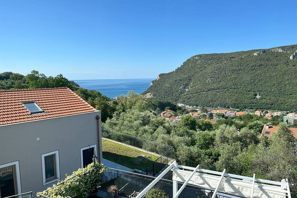 Cozy cottage with large panoramic terrace in Finale Ligure Gemeinde, Riviera di Ponente