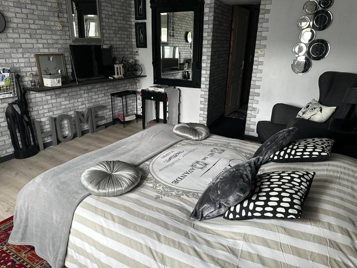Chambre d’hôte pour 2 personnes, avec jardin ainsi que terrasse et piscine dans les Deux-Sèvres - 2
