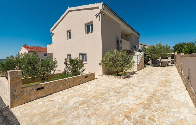 Ferienwohnung für 2 Personen, mit Terrasse und Garten in Maslenica - 2