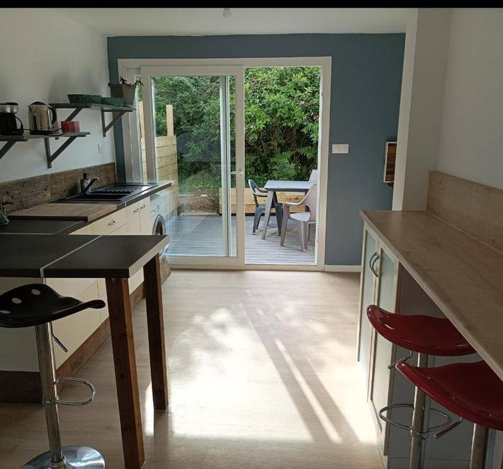 Gîte pour 2 personnes, avec jardin et terrasse à Loperhet