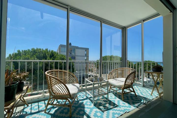 Gîte pour 2 personnes, avec terrasse, adapté aux familles dans Plage Rive Droite