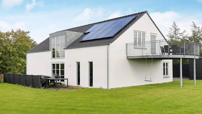 Ferienhaus für 11 Personen, mit Balkon und Whirlpool sowie Terrasse und Garten in Himmerland