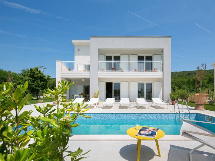 Ferienhaus für 9 Personen, mit Garten und Ausblick sowie Terrasse, mit Haustier